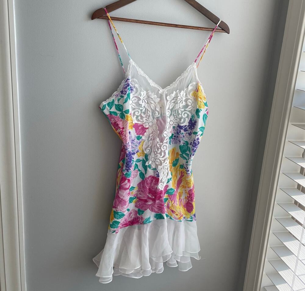 Vintage Victoria Secret Gold Label 80s/90s Floral Nightie Lace Romantic sz L